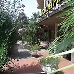 Hotel Parco Dei Pini - 100mt Dal Mare 3*