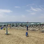 Parco Dei Pini - 100mt Dal Mare Hotel