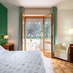 Parco Dei Pini - 100mt Dal Mare 3*