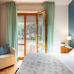 Parco Dei Pini - 100mt Dal Mare Hotel 3*