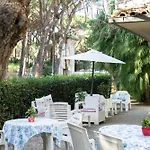 Parco Dei Pini - 100mt Dal Mare Hotel 3*