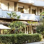 Parco Dei Pini - 100mt Dal Mare 3* Follonica