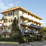 Parco Dei Pini - 100mt Dal Mare 3*