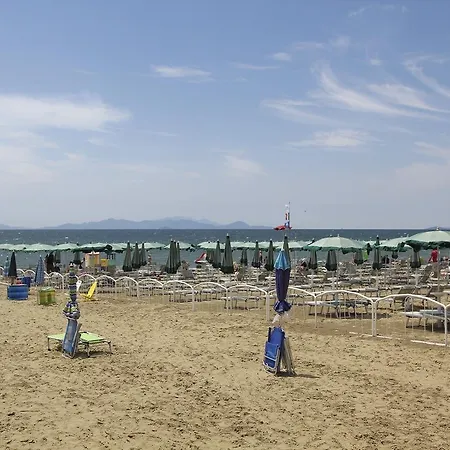 Parco Dei Pini - 100mt Dal Mare Hotel