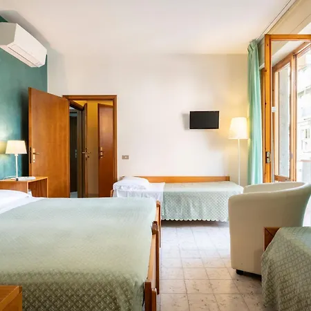 Parco Dei Pini - 100mt Dal Mare 3* 폴로니카