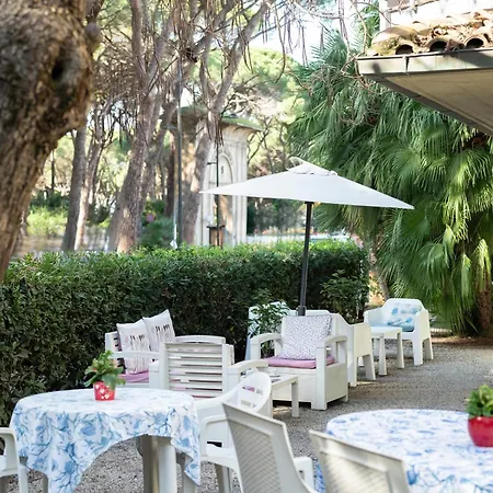 Parco Dei Pini - 100mt Dal Mare 호텔 3*