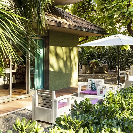 Parco Dei Pini - 100mt Dal Mare 호텔 폴로니카