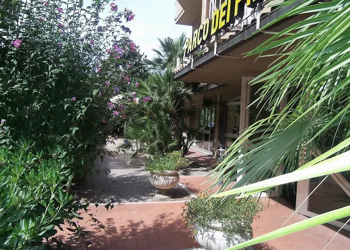 호텔 Parco Dei Pini - 100mt Dal Mare 3*