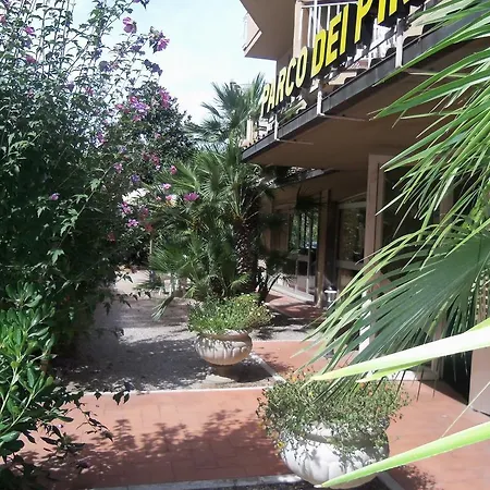 Hotel Parco Dei Pini - 100mt Dal Mare 3*