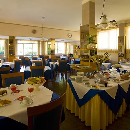 Parco Dei Pini - 100mt Dal Mare Hotel 3*