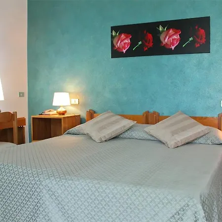 Parco Dei Pini - 100mt Dal Mare Hotel