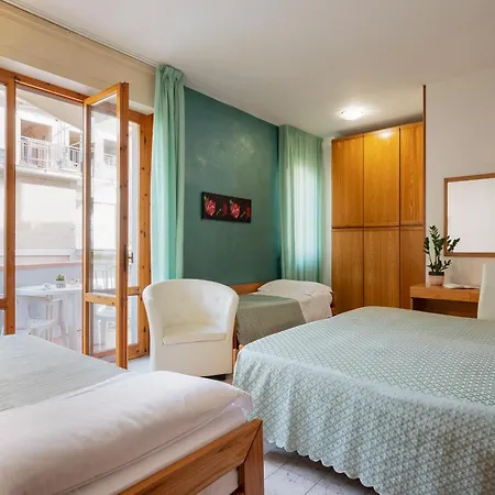 Hotel Parco Dei Pini - 100mt Dal Mare