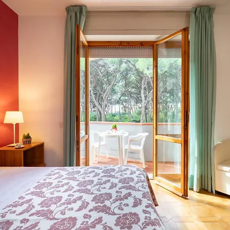 Hotel Parco Dei Pini - 100mt Dal Mare 3*