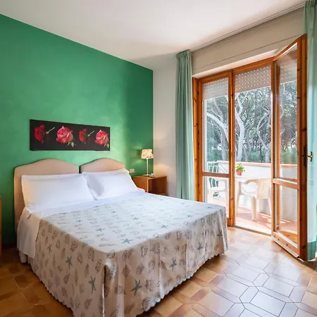 Parco Dei Pini - 100mt Dal Mare Hotel