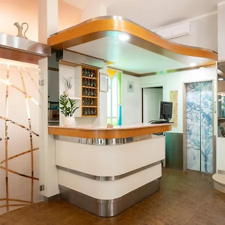 Parco Dei Pini - 100mt Dal Mare Hotel 3*