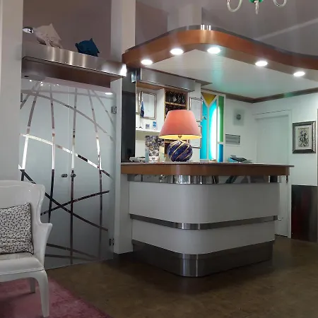 Parco Dei Pini - 100mt Dal Mare Hotel 3*